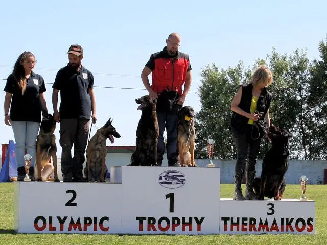 αποτελέσματα εξετάσεων εργασίας σκύλων. 3η θέση, Lona Raujter με Rottweiler